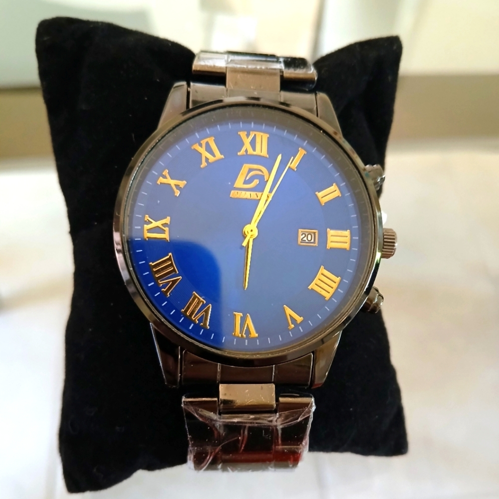 New mens watch casual or formal daily wear